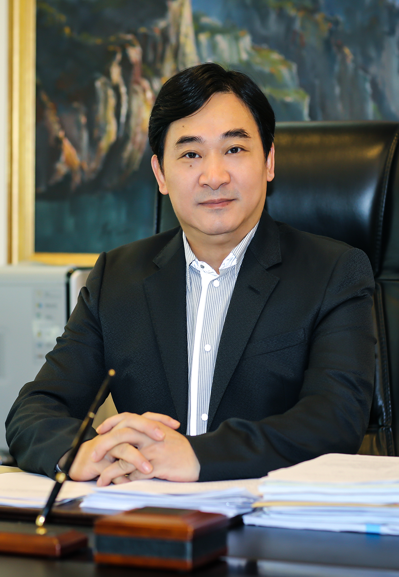 93df5c92036349d90682926c6e17cb18.jpg 陈新.jpg